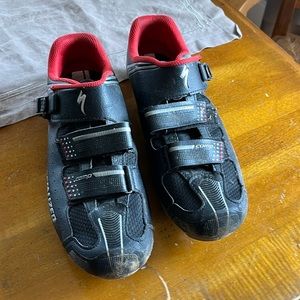 Men’s Specialized SPD mountain bike shoes size 43 1/2 W. Without clips.